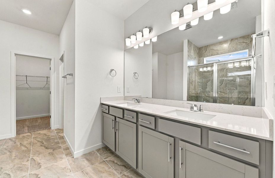 Furnished interior view inside a new home in Evergreen, Thonotosassa (Image 12).