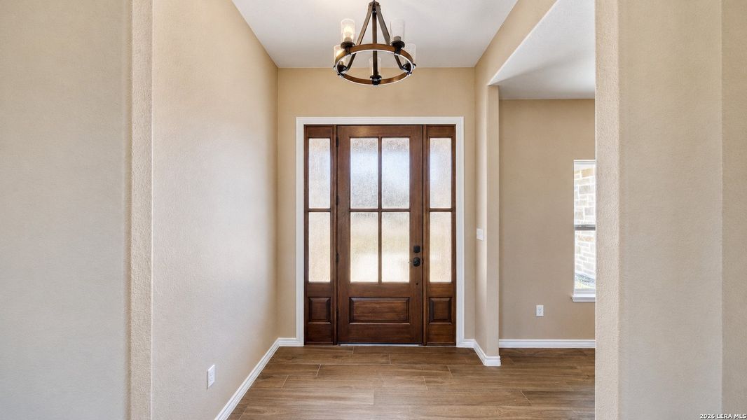 Spacious, unfurnished interior of a new home in , Uvalde (Image 17).