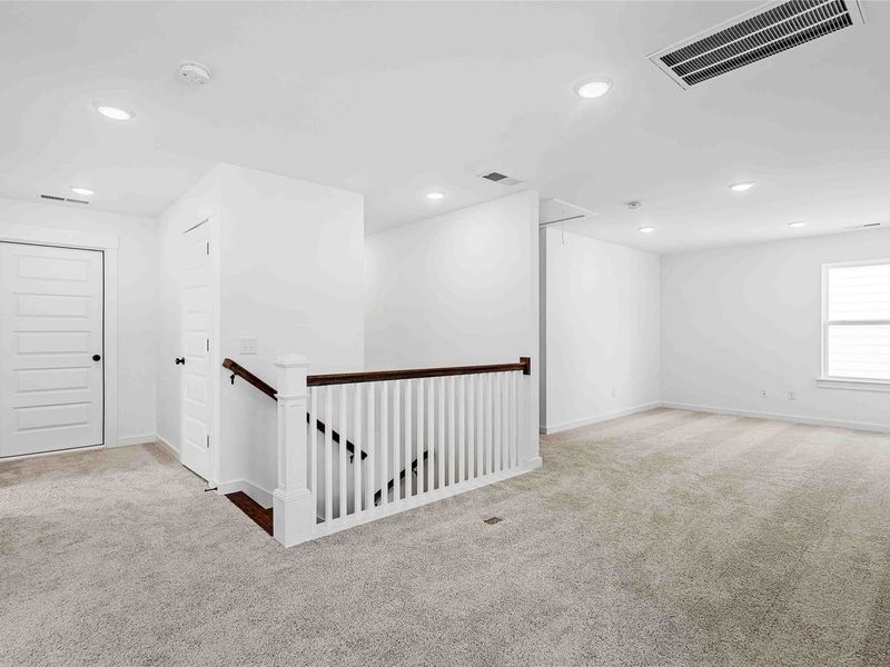 Spacious, unfurnished interior of a new home in Heartland, Heartland (Image 26).