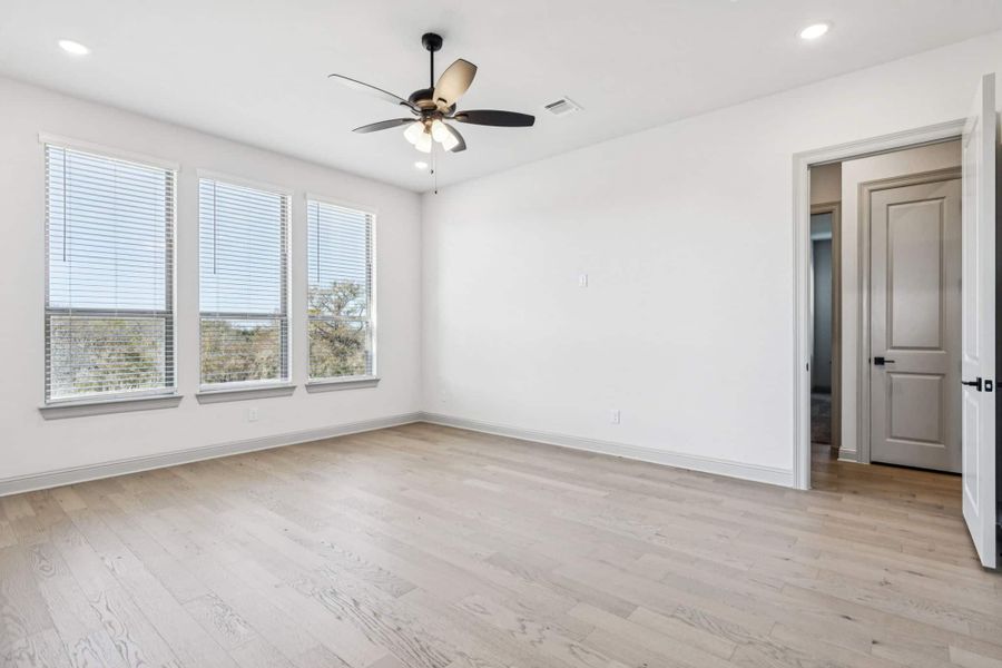 Spacious, unfurnished interior of a new home in Lakeway Estates, Waxahachie (Image 10). Spacious, unfurnished interior of a new home in Lakeway Estates, Waxahachie (Image 10).