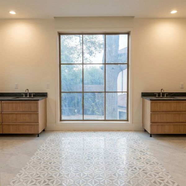 Primary bath. Primary bath.