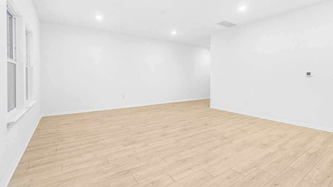 Spacious, unfurnished interior of a new home in Bar W Ranch, Leander (Image 15).