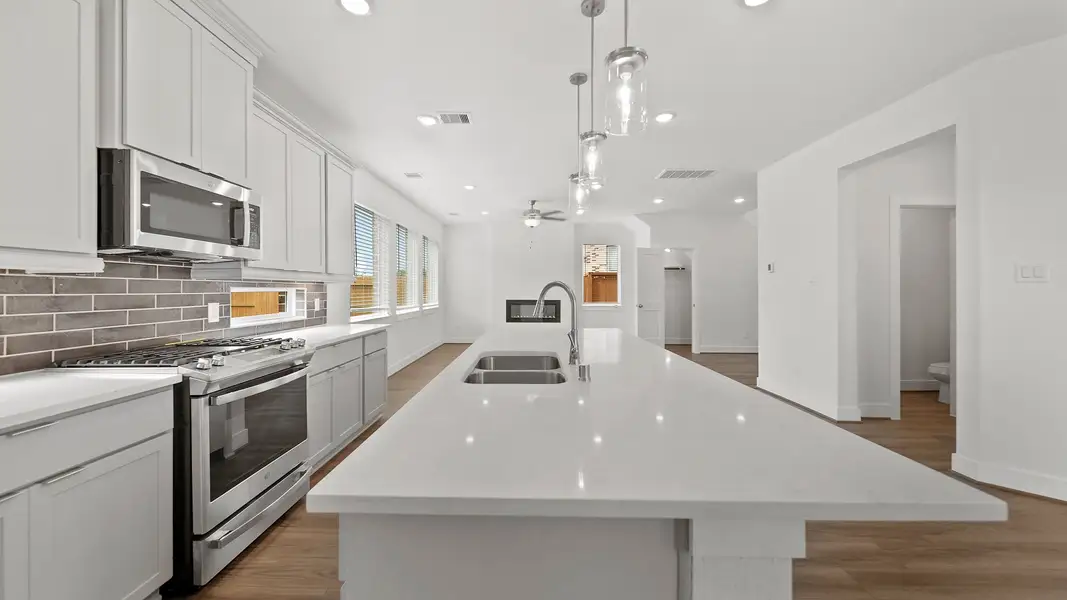 Representative furnished interior of a home built from the Rosewood – Courtyard Collection by Chesmar Homes in Jordan Ranch, Pattison (Image 4). Representative furnished interior of a home built from the Rosewood – Courtyard Collection by Chesmar Homes in Jordan Ranch, Pattison (Image 4).