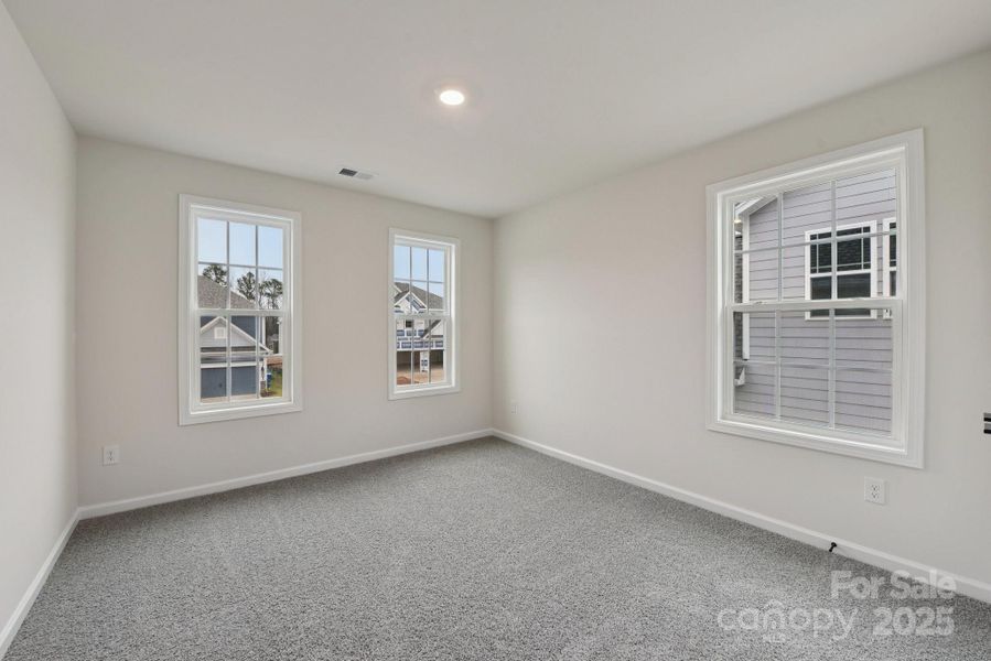 Spacious, unfurnished interior of a new home in Sylvan Creek, Denver (Image 26).