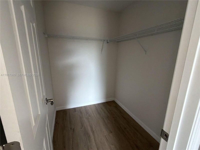 Spacious, unfurnished interior of a new home in , Sebring (Image 16).