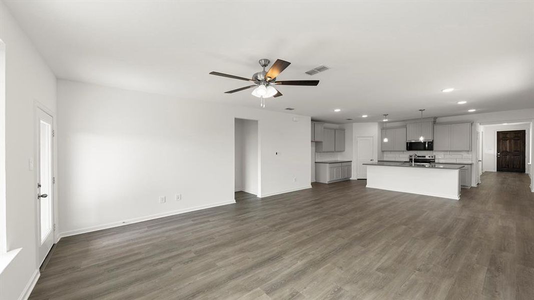 18. 1705 Meadow Crest - Family (2)