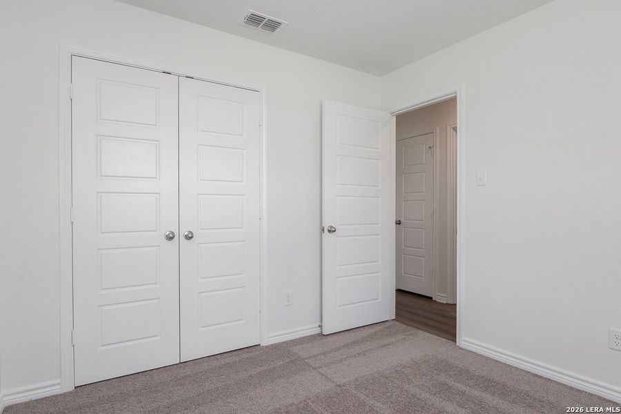 Spacious, unfurnished interior of a new home in Woodside Farms, Seguin (Image 9).