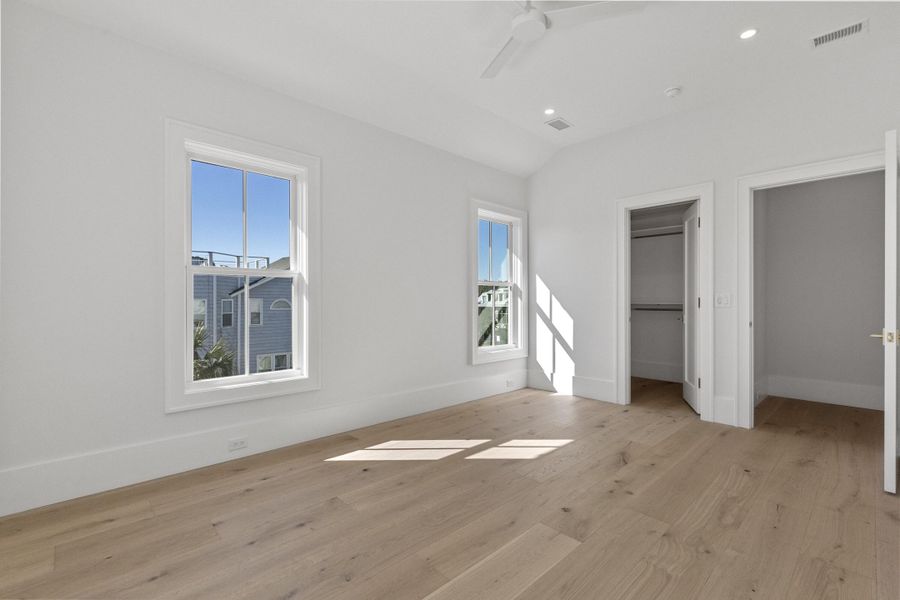 Spacious, unfurnished interior of a new home in , Sullivan's Island (Image 26).