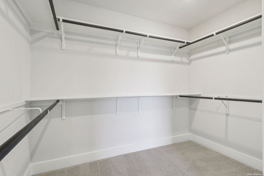 Spacious, unfurnished interior of a new home in Thomas Pond, San Antonio (Image 40).