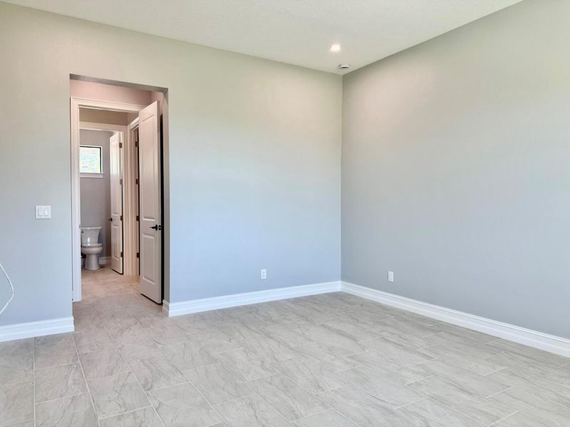 Spacious, unfurnished interior of a new home in , Okeechobee (Image 22).