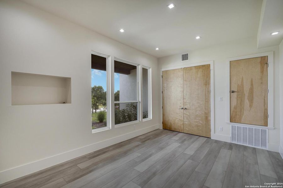 Spacious, unfurnished interior of a new home in , San Antonio (Image 62).