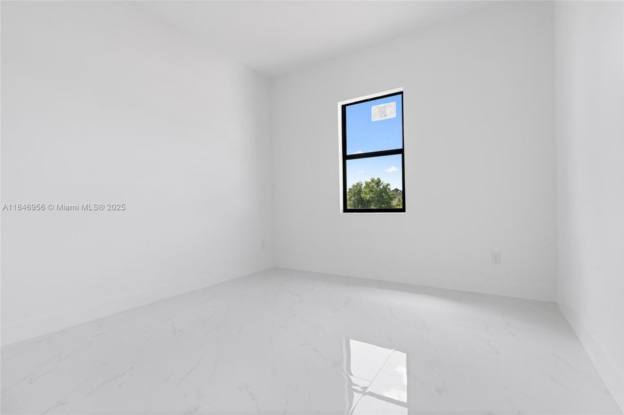 Spacious, unfurnished interior of a new home in , Lehigh Acres (Image 14).