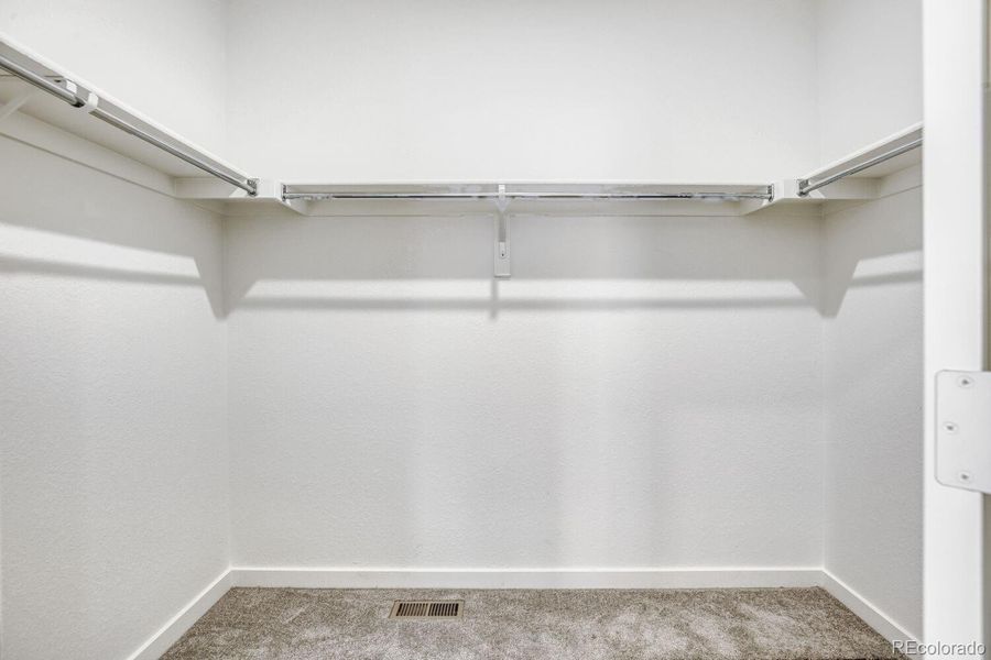 Spacious, unfurnished interior of a new home in Ledge Rock, Johnstown (Image 9).