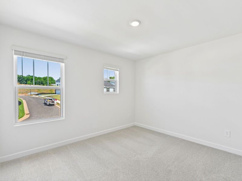 Spacious, unfurnished interior of a new home in Buffalo Ridge, Newton (Image 17).