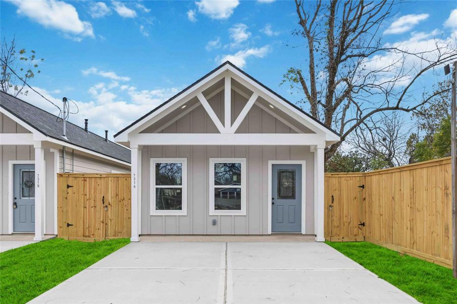 Front exterior of a new home in , Houston, TX, highlighting curb appeal (Image 1). Front exterior of a new home in , Houston, TX, highlighting curb appeal (Image 1).