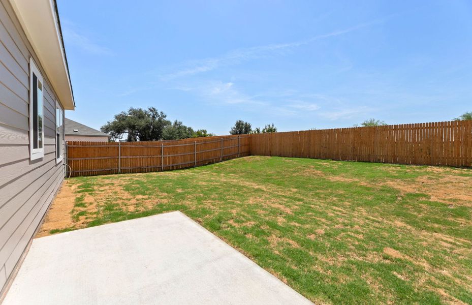 Exterior details and patio area of a home in Skyview, Belton (Image 25).