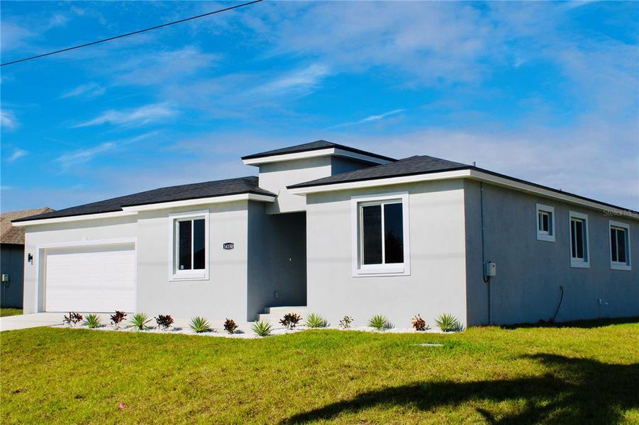 Exterior details and patio area of a home in , Port Charlotte (Image 29).