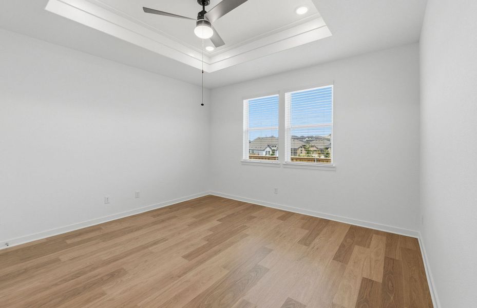 Spacious, unfurnished interior of a new home in Sunfield, Buda (Image 24).