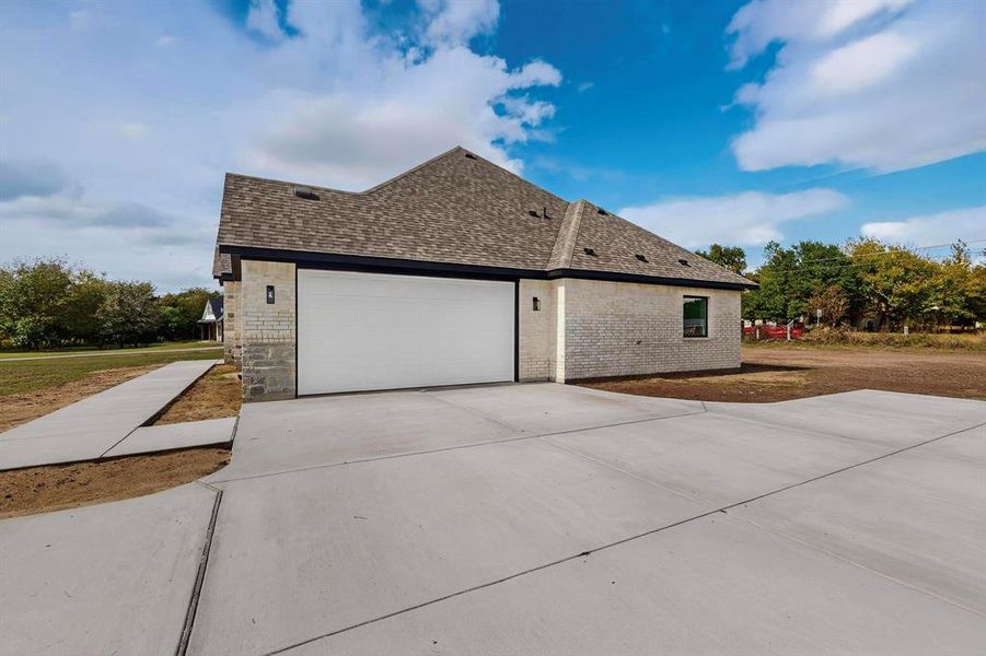 Front exterior of a new home in , Canton, TX, highlighting curb appeal (Image 23). Front exterior of a new home in , Canton, TX, highlighting curb appeal (Image 23).