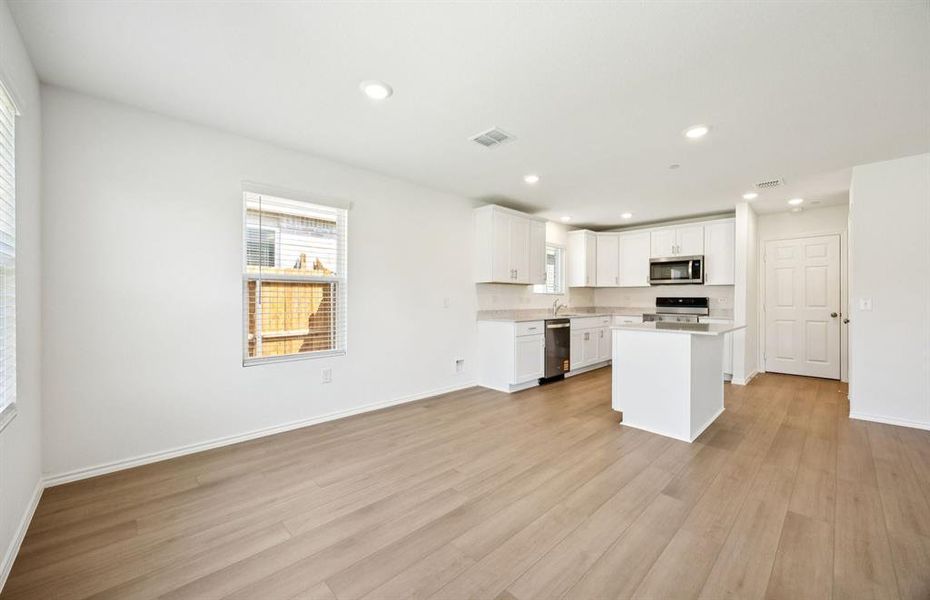 Spacious breakfast nook Spacious breakfast nook