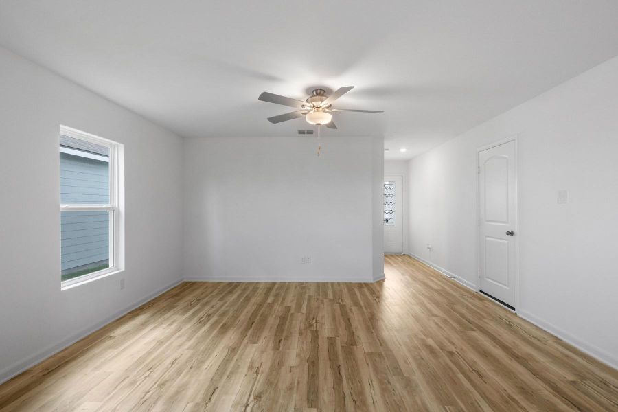 Unfurnished room featuring light wood-type flooring and ceiling fan