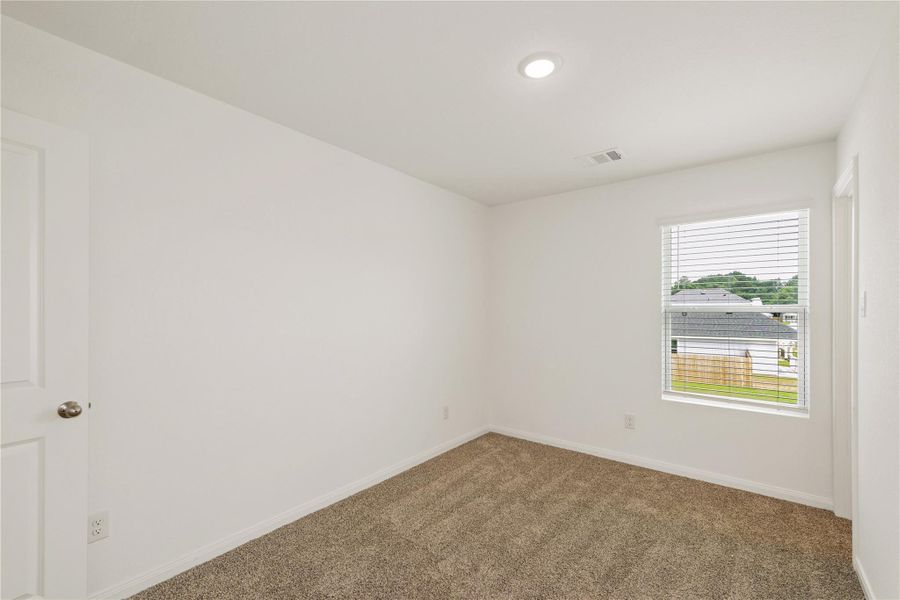 Spacious, unfurnished interior of a new home in Marie Village, Conroe (Image 17).