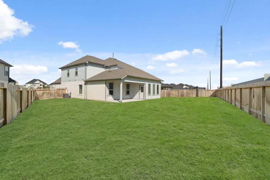 Exterior details and patio area of a home in Morton Creek Ranch, Katy (Image 13).