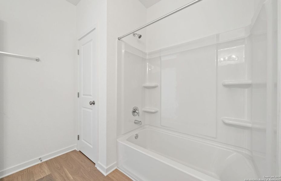 Spacious, unfurnished interior of a new home in Alto, San Marcos (Image 8). Spacious, unfurnished interior of a new home in Alto, San Marcos (Image 8).