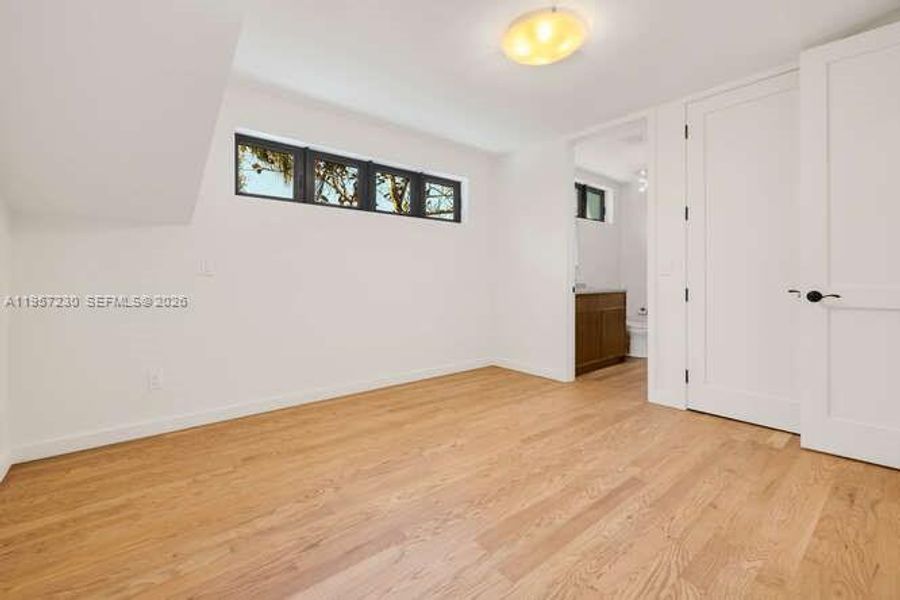 Spacious, unfurnished interior of a new home in , Miami (Image 60).