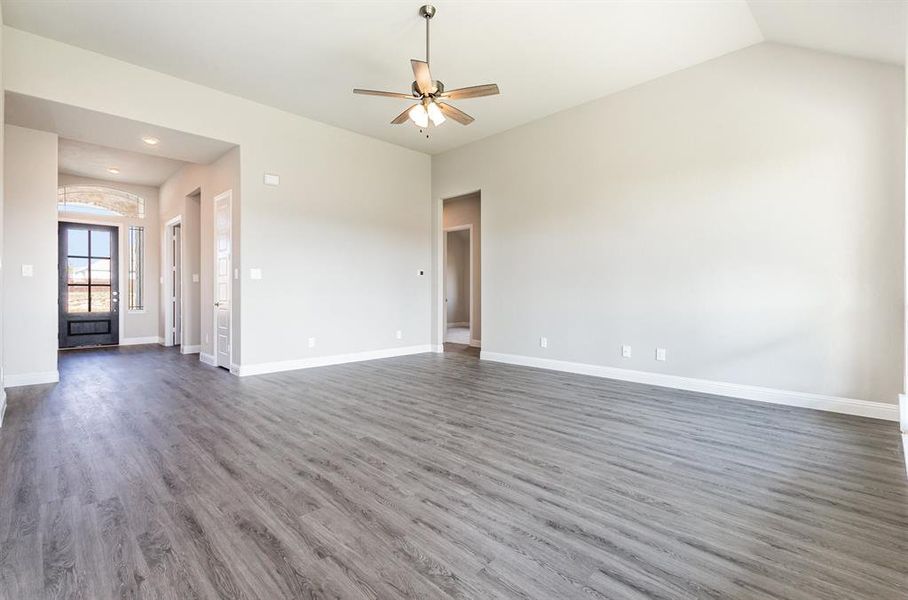 Spacious, unfurnished interior of a new home in Ten Mile Creek Estates, DeSoto (Image 18).