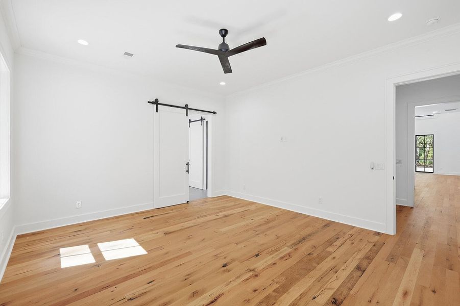 Spacious, unfurnished interior of a new home in , Seabrook (Image 49).
