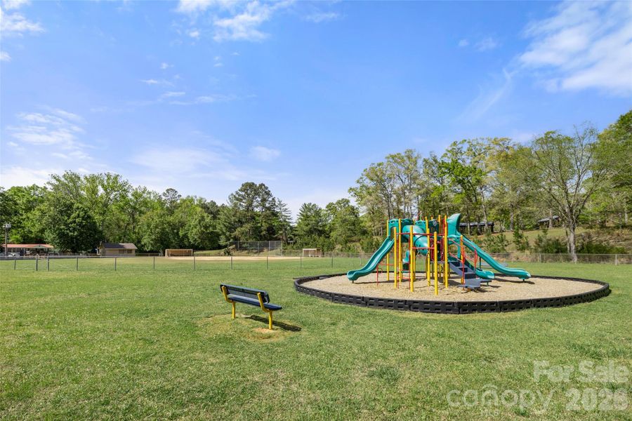 Community amenities in , Lancaster (Image 32). Community amenities in , Lancaster (Image 32).