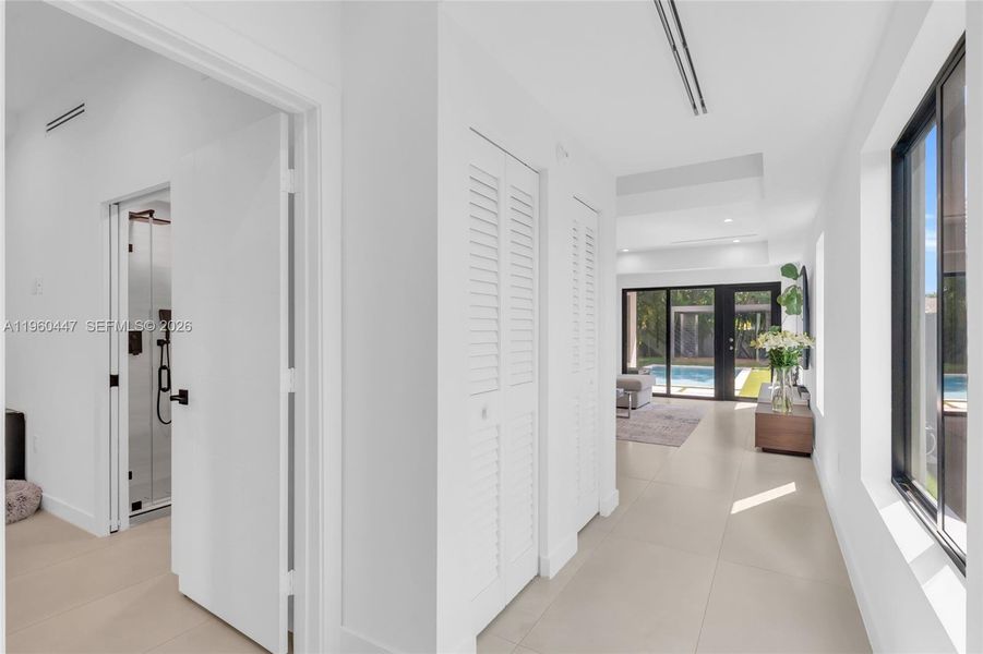 Spacious, unfurnished interior of a new home in , Miami (Image 23).