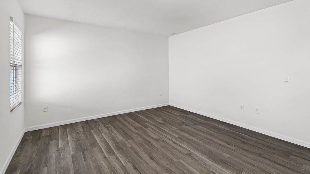Spacious, unfurnished interior of a new home in Harmony at Lake Eloise, Winter Haven (Image 19).