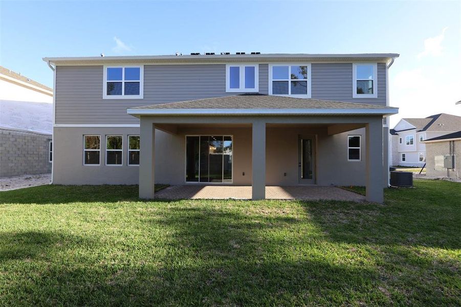 Exterior details and patio area of a home in Hawk's Overlook, Oviedo (Image 3).