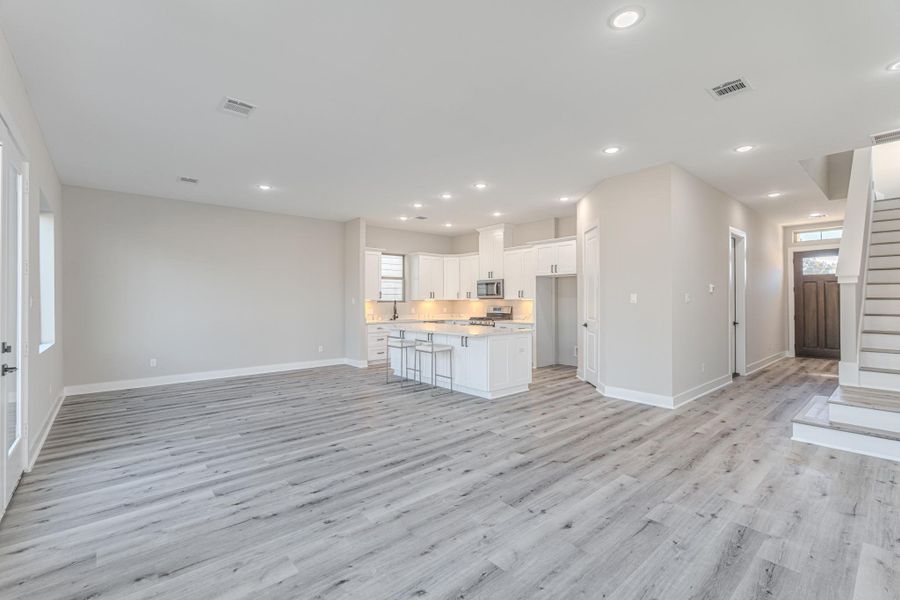 Spacious, unfurnished interior of a new home in , Houston (Image 16).