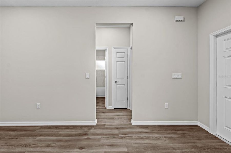 Spacious, unfurnished interior of a new home in , Tampa (Image 19).