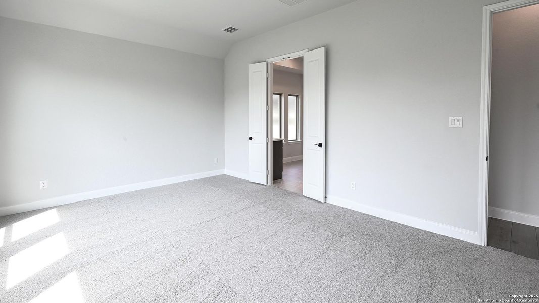 Spacious, unfurnished interior of a new home in Meadows Of Mill Creek 50', Seguin (Image 12).