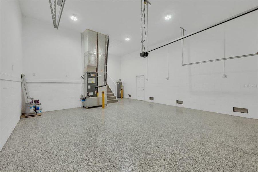 Spacious, unfurnished interior of a new home in , Dade City (Image 20).