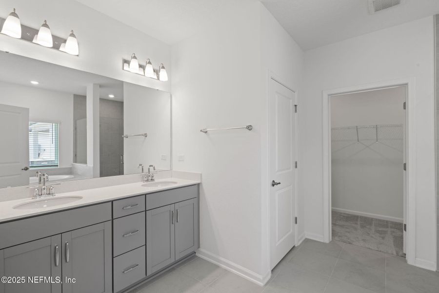 Furnished interior view inside a new home in Beacon Lake, St. Augustine (Image 7).