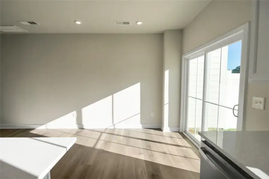 Spacious, unfurnished interior of a new home in Townes At Abner Creek, Greer (Image 9).