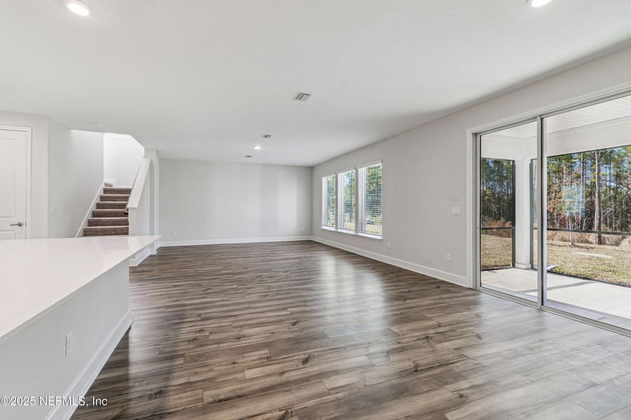 Spacious, unfurnished interior of a new home in Tributary 70', Yulee (Image 15).