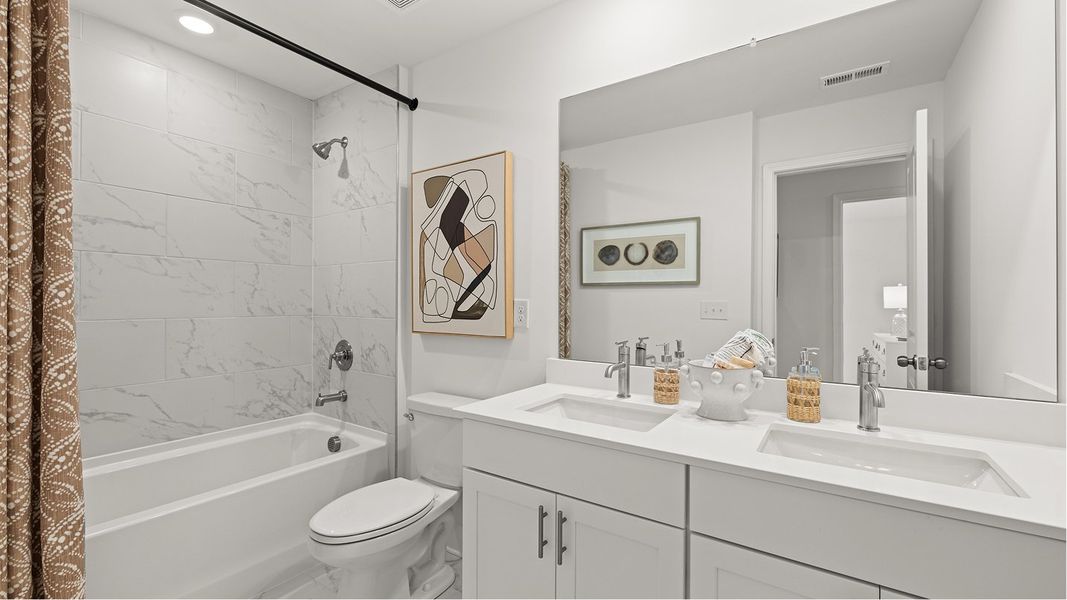 3768 Fairmont Bath2 F2 Base3 050925 3768 Fairmont Bath2 F2 Base3 050925