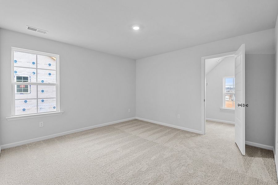 Spacious, unfurnished interior of a new home in Fieldstone, Lexington (Image 36).