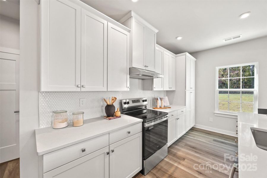 Kitchen has soft close cabinetry Kitchen has soft close cabinetry