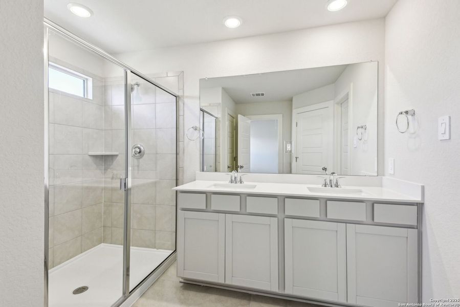 Furnished interior view inside a new home in Thomas Pond, San Antonio (Image 9).