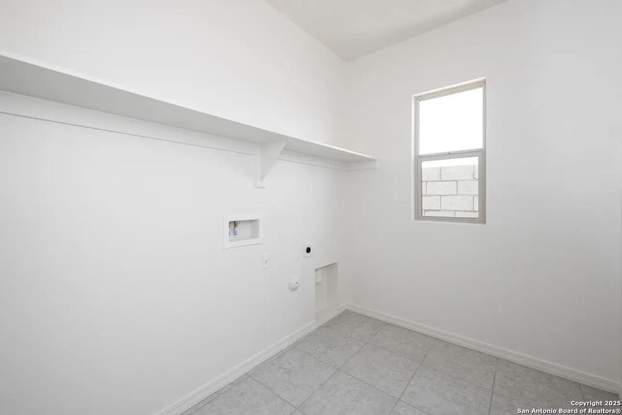 Spacious, unfurnished interior of a new home in Saddlebrook Ranch, Schertz (Image 9). Spacious, unfurnished interior of a new home in Saddlebrook Ranch, Schertz (Image 9).