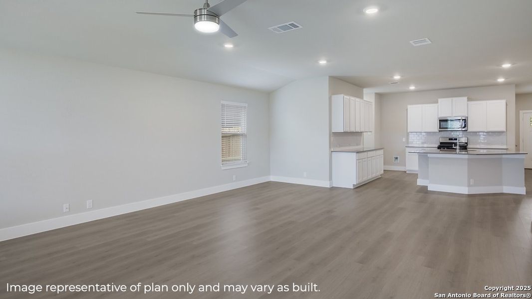 Spacious, unfurnished interior of a new home in Brookstone Creek, San Antonio (Image 18). Spacious, unfurnished interior of a new home in Brookstone Creek, San Antonio (Image 18).