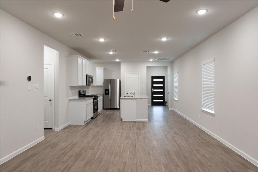 Spacious, unfurnished interior of a new home in Lakes at Black Oak, Magnolia (Image 19).