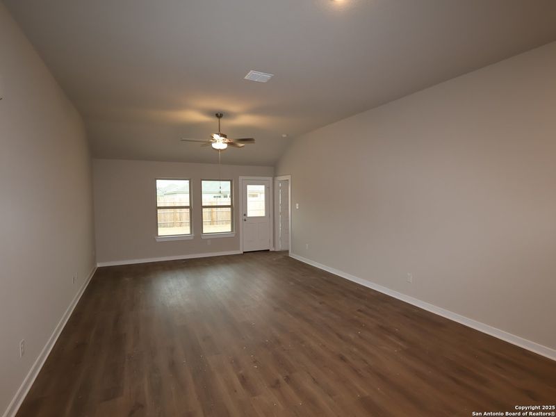 Spacious, unfurnished interior of a new home in Winding Brook, San Antonio (Image 14). Spacious, unfurnished interior of a new home in Winding Brook, San Antonio (Image 14).